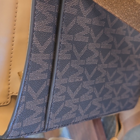 MICHAEL KORS SHOULDER BAGS 🥰 - Picture 7 of 7